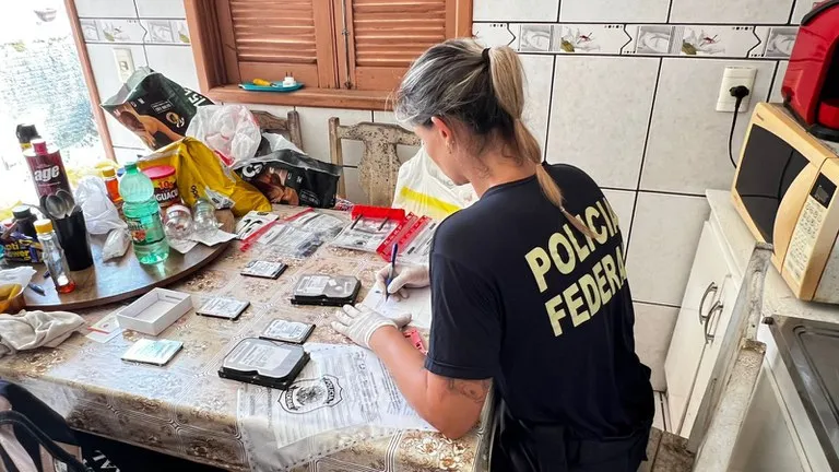 Homem é preso suspeito de compartilhar material contendo abuso sexual infantojuvenil