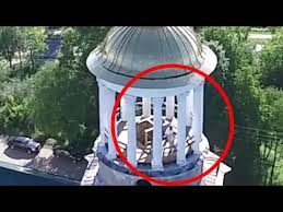 Drone filma casal fazendo sexo em torre de igreja
