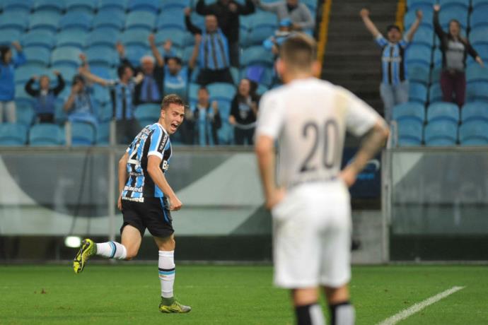 Video - Grêmio vence o Santos com gol aos 44 do segundo tempo.
