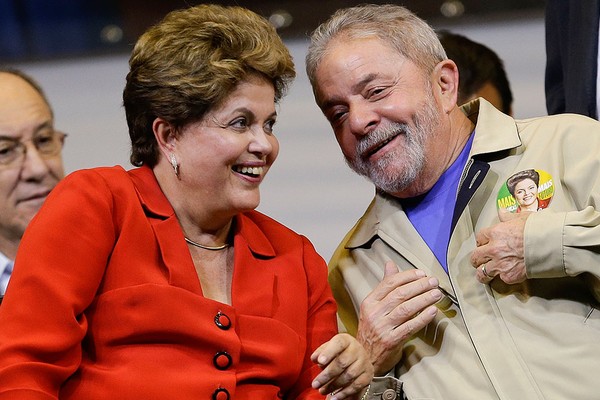 Dilma cai em grampo da PF em conversa com Lula Em interceptação telefônica na Operação Aletheia, a presidente disse que enviaria o 