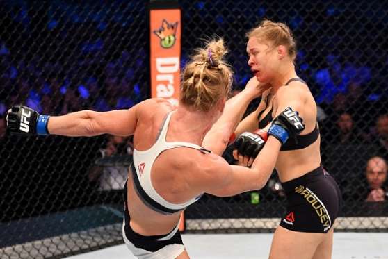Ronda leva surra na Austrália e perde cinturão